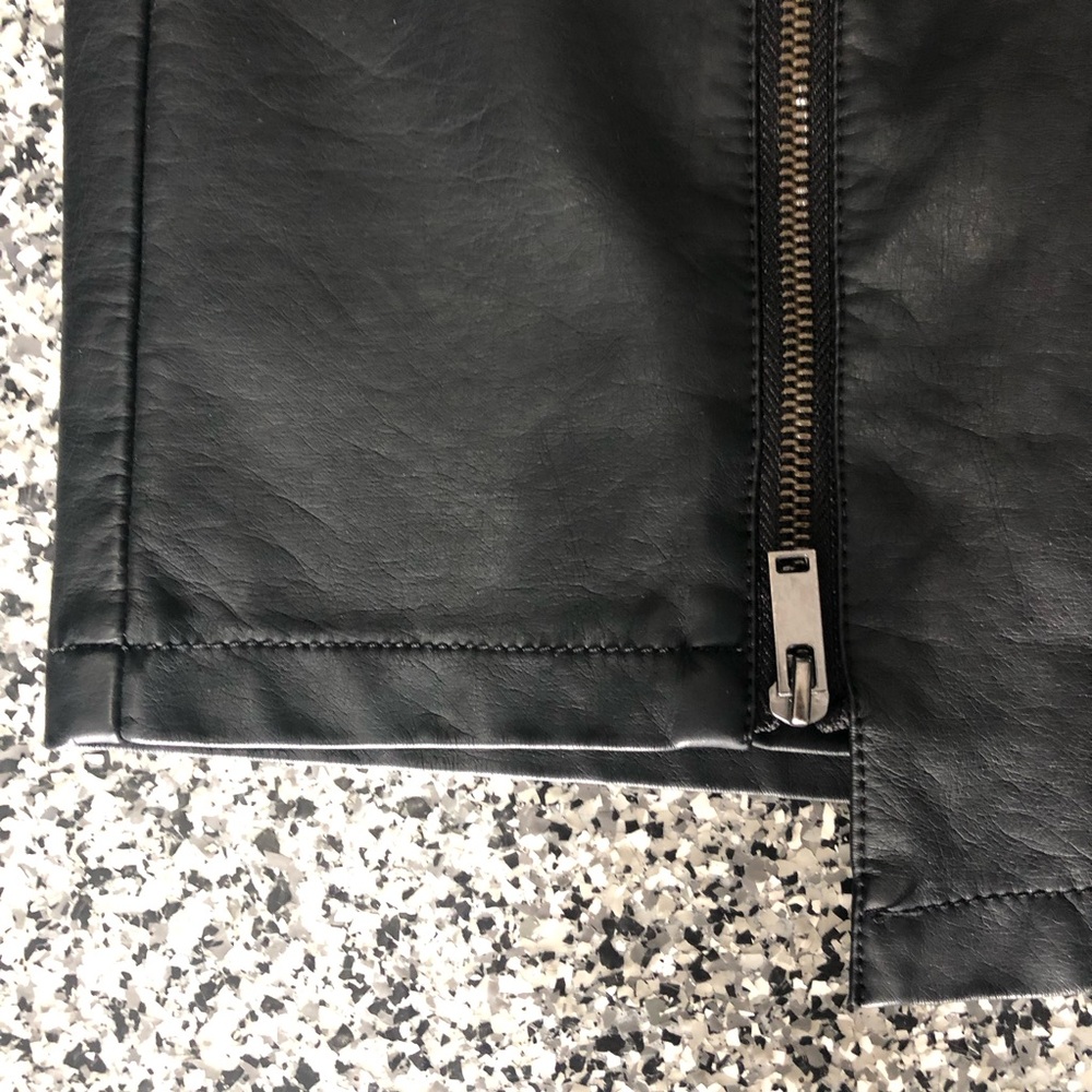 Jennyfer ✦ Faux Leather Black Mini Skirt from France (S) - Picture 4 of 5